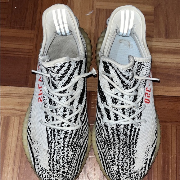Adidas Yeezy Boost 350 V2 Zebra Sneakers - Picture 1 of 4